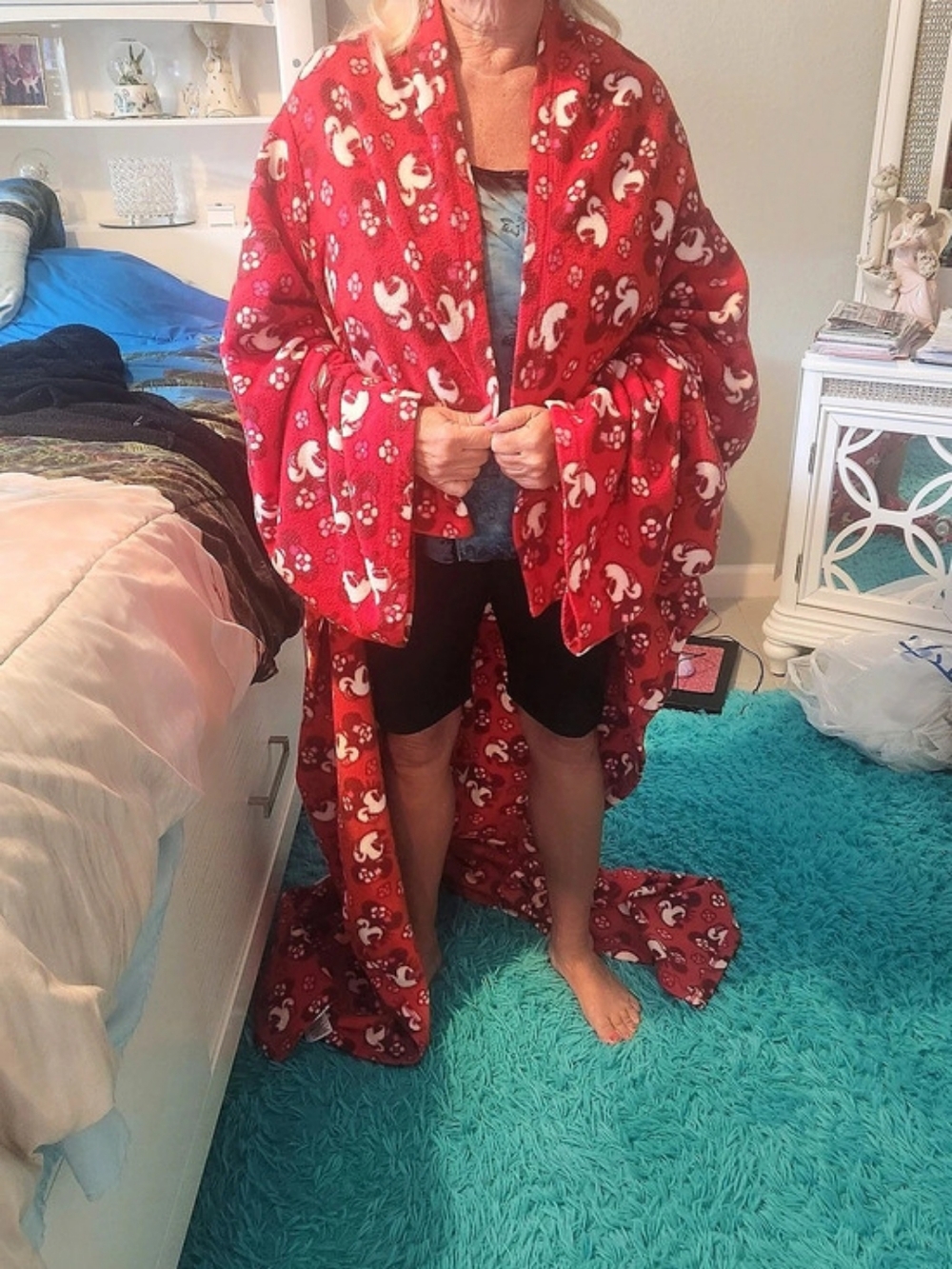 Walt Disney World Disneyland Resort Mickey Mouse Red Polyester Robe Blanket